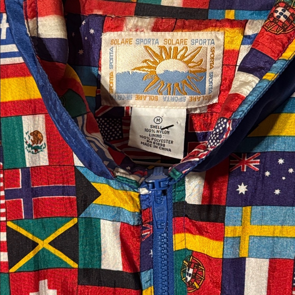 Vintage World Flags Print Jacket By Solare Sporta 100% Nylon Shell & Polyester. - Picture 2 of 8